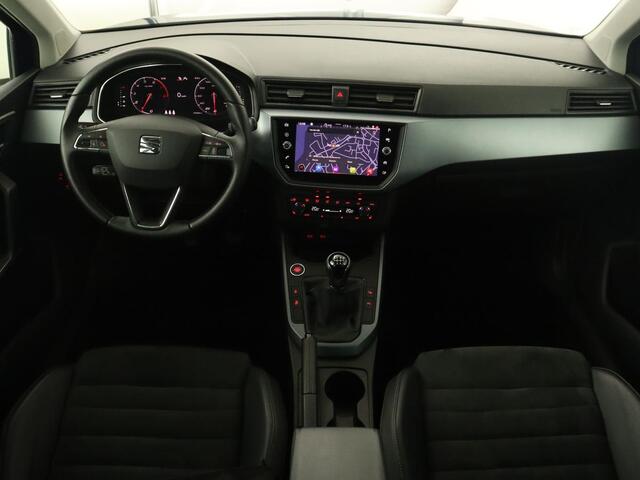 Seat Arona 1.0 TSI Style Business Intense Plus | Carplay | Camera | Adaptive cruise | Climate control | Stoelverwarming | Navigatie | Full LED | Virtual Cockpit | Getint glas