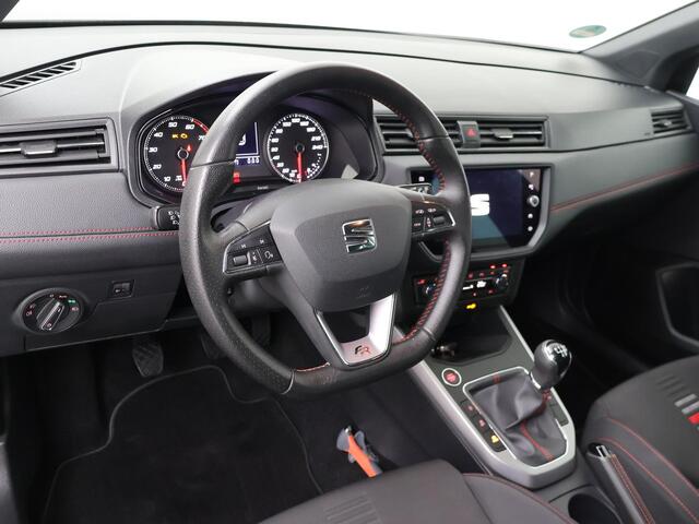 Seat Arona 1.0 TSI FR Business Intense | 95 PK | Trekhaak | 18" LM velgen | Navigatiesysteem | Parkeersensoren |