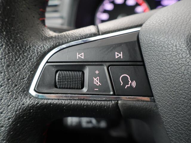 Seat Arona 1.0 TSI FR Business Intense | 95 PK | Trekhaak | 18" LM velgen | Navigatiesysteem | Parkeersensoren |