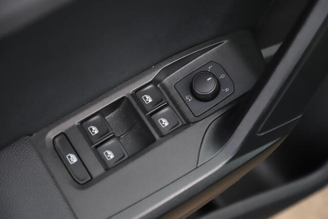 Seat Arona 1.0 TSI FR Business Intense Plus 18 inch LMV Virtual Cockpit Beats Audio Half Leder Full LED Navigatie Achteruitrijcamera Carplay Android Adaptive Cruise Sfeerverlichting