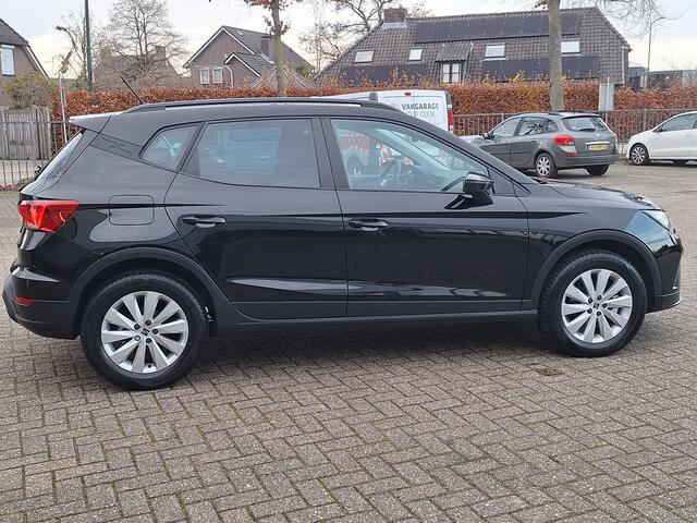 Seat Arona 1.0 EcoTSI Style Business Connect Airco/Navigatie/Cruisecontrol/Parkeersensoren/Draadloos laden van telefoon