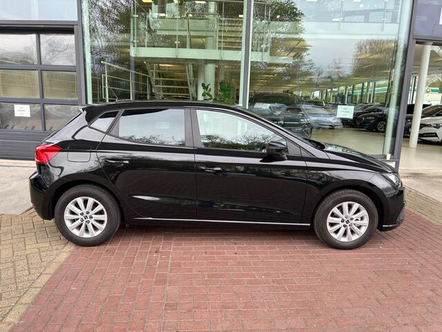 Seat IBIZA 1.0 EcoTSI Style Business Connect / Stoel verwarming / Parkeer sensoren voor + achter / 15'' Licht Metaal / Navigatie / Carplay / Cruise Control