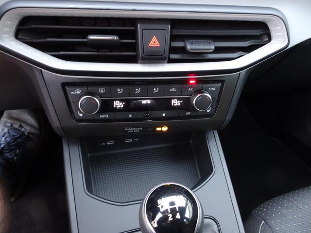 Seat IBIZA 1.0 EcoTSI Style Business Connect Automatische airco, navigatie, parkeersensoren voor en achter, connect service, cruise controle, licht metalen velgen, enz.