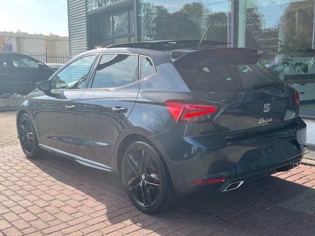 Seat IBIZA 1.0 EcoTSI FR Black Edition / Panorama dak / Virtual cockpit / Suedé bekleding / Keyless / Achteruitrij camera / 18'' LMV