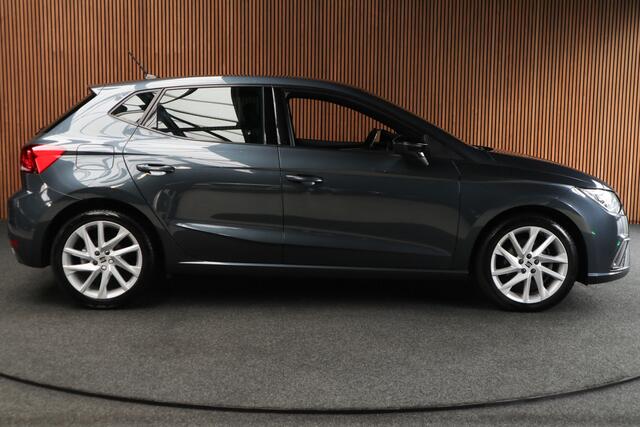 Seat IBIZA 1.0 TSI FR Navi Climate C. Virtual Camera Carplay PDC Zwarte binnenhemel LED LM velgen BTW auto