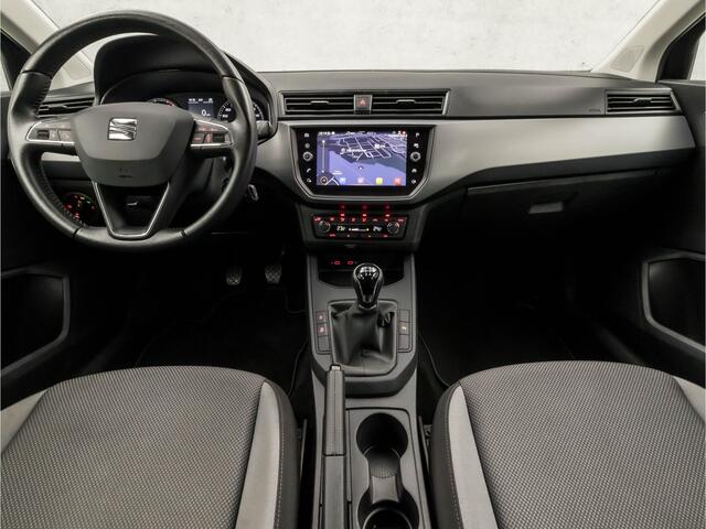 Seat IBIZA 1.0 TSI Intense Sport (APPLE CARPLAY, GROOT NAVI, CAMERA, CLIMATE, CRUISE, SPORTSTOELEN, GETINT GLAS, PARKEERSENSOREN, LM VELGEN, NIEUWSTAAT)