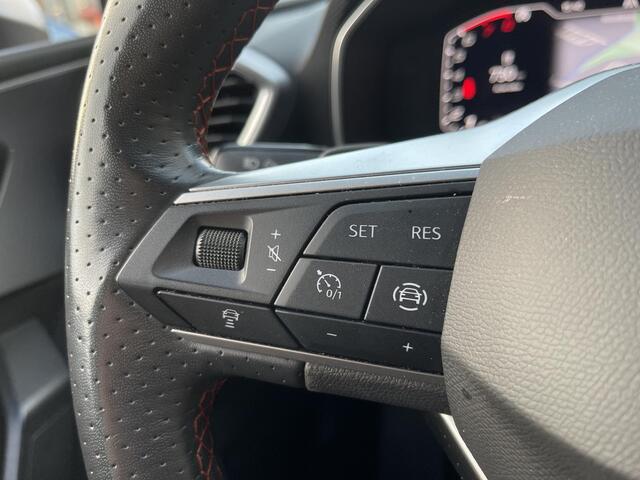 Seat LEON Sportstourer 1.5 eTSI FR Business 17"/Stoel + stuurverwarming/PDC/Apple Carplay & Android Auto/Keyless/Navigatie