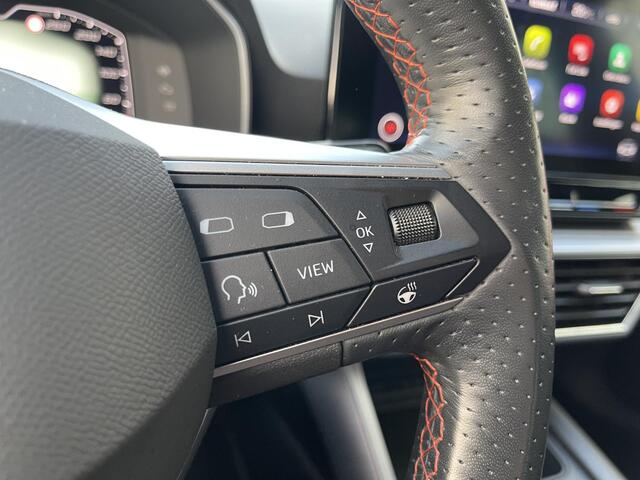 Seat LEON Sportstourer 1.5 eTSI FR Business 17"/Stoel + stuurverwarming/PDC/Apple Carplay & Android Auto/Keyless/Navigatie