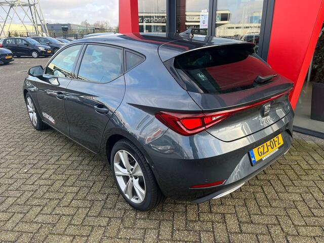 Seat LEON 1.5 eTSI FR Business Intense / Navigatie / 17'' LMV /