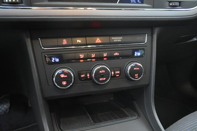 Seat LEON ST 1.0 EcoTSI Style Business Intense Trekhaak Navi Cruise Apple Carplay PDC NL Auto