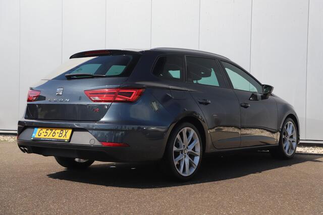 Seat LEON ST 1.5 TSI FR Business Intense 131PK Virtual Cockpit 18 inch LMV Half Leder Beats Audio Navigatie Clima Cruise Sfeerverlichting