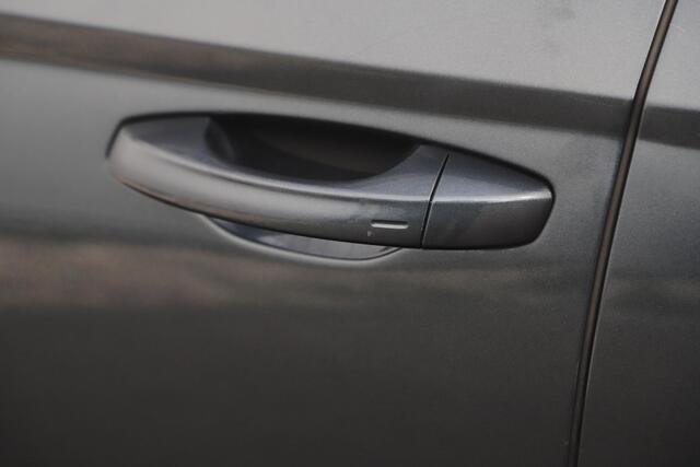 Seat LEON ST 1.0 TSI Style Ultimate Edition Trekhaak Virtual Cockpit Beats Audio Navigatie Achteruitrijcamera Clima Cruise Stoelverwarming