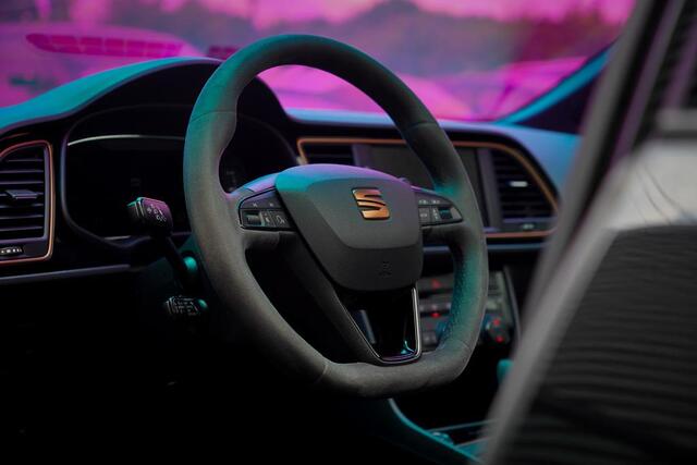 Seat LEON ST 2.0 TSI 4DRIVE CUPRA R Ultimate Edition / Pano / Carplay