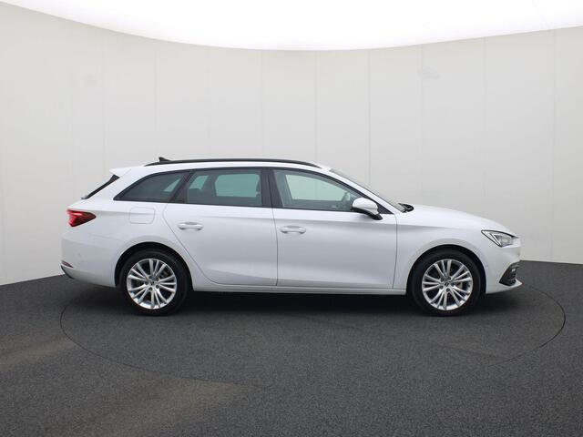 Seat LEON Sportstourer 1.5eTSI/150PK Style DSG · Camera + Parkeersensoren · Keyless · App connect · Garantie tot maart 2029