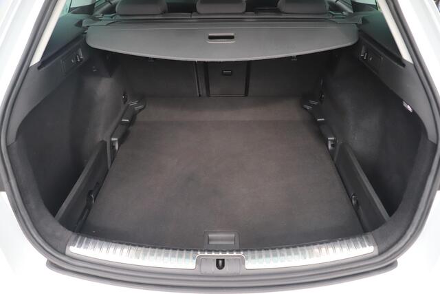 Seat LEON ST 1.6 TDI Xcellence Business Intense DSG Automaat Panoramadak Full LED Beats Audio Adaptive Cruise Navigatie Achteruitrijcamera Carplay Android 17 inch LMV