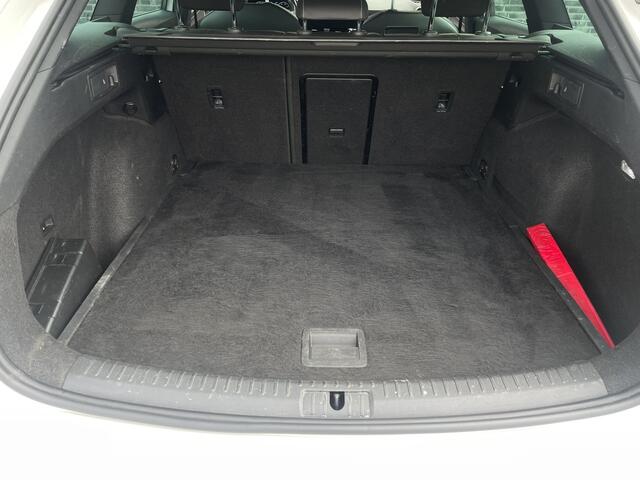 Seat LEON Sportstourer 1.5 eTSI Xcellence M-Hybrid | Elek Trekhaak | Sfeerverl. | LED | Carplay | Camera | Navi | Keyless | Adap. Cruise