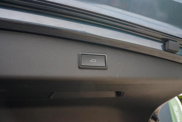 Seat LEON Sportstourer 1.5 eTSI FR Launch Edition