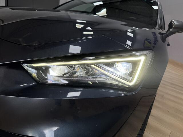 Seat LEON Sportstourer 1.5 eTSI FR Launch Edition Airco ECC | Panorama | Trekhaak | Virtual | LED | Adaptive Cruise | Sfeer | Isofix | NAP