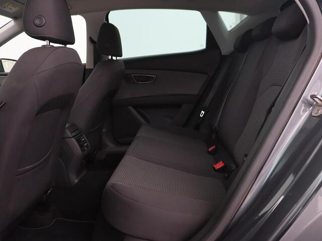 Seat LEON 1.0 EcoTSI Style Business | Carplay | Trekhaak | Navigatie | Parkeerhulp | Climate control | Cruise control | Bluetooth