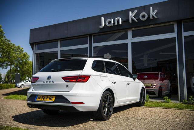 Seat LEON ST 1.5 TSi 150 pk FR Ultimate Edition Black | Panoramadak | Beats | Winter