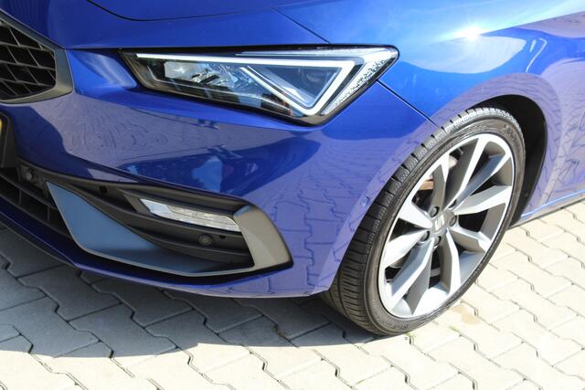 Seat LEON 1.5 eTSI 150Pk FR Launch Edition | Panoramadak | NL-auto