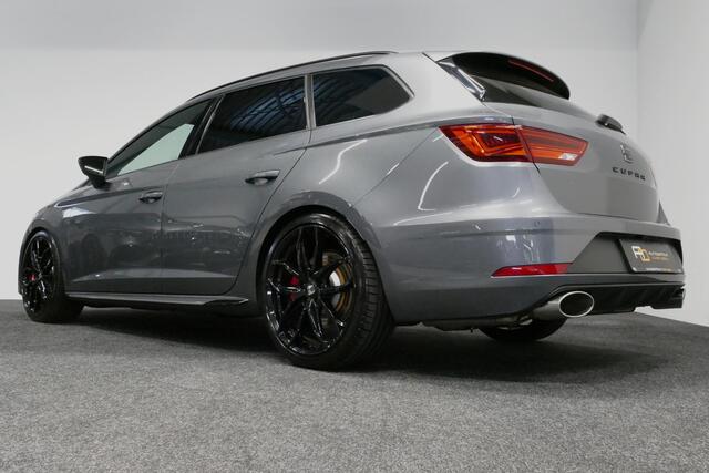Seat LEON ST 2.0 TSI 4DRIVE CUPRA / ABT Tuning / JE Design uitlaatsysteem / Brembo / Performance Pack / Stoelverwarming / Apple Carplay - Android Auto / BEATS Audio Systeem / Achteruitrijcamera / 19'' LMV / Sfeerverlichting / DCC (Adaptive onderstel) / Cruise Cont