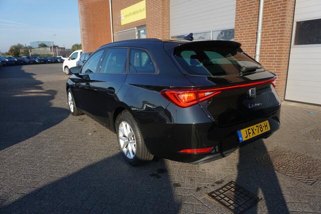 Seat LEON Sportstourer 1.5 TSI STYLE NAVIGATIE ANDROID-APPLECARPLAY DIGITALE COCKPIT LED ECC AIRCO CRUISECONTROL PARKEERSENSOREN V+A BLUETOOTH LMV ENZ...