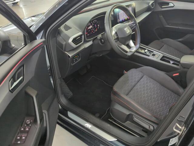 Seat LEON Sportstourer 1.5 eTSI FR Business Intense / Navigatie / Parkeersensoren / Trekhaak wegklapbaar