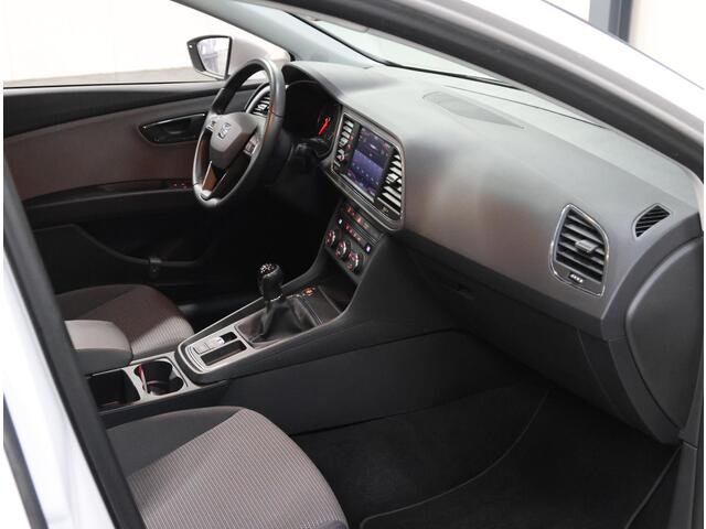 Seat LEON ST 116pk Style Intense | 1ste eigenaar | AppleCarPlay/AndroidAuto | Parkeersensoren VOOR+Achter | Armsteun | Keyless | Navigatie | Cruise Crontol | Climate | Privacy Glass | Isofix |