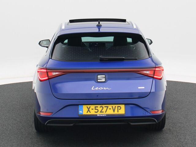 Seat LEON Sportstourer 1.4 TSi eHybrid 205 Pk PHEV FR | Panoramadak | Adaptive Cruise | Stoel Verwarming | Carplay | Navigatiesysteem | Camera | Parkeersensoren | 18 Inch