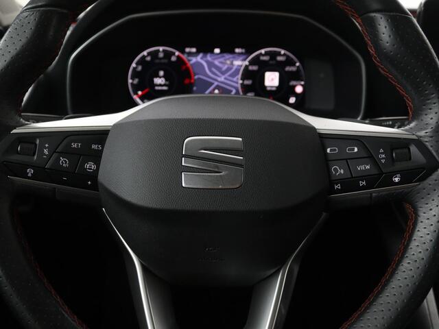 Seat LEON 1.5 eTSI FR Intens | Stoel & stuurverwarming | Trekhaak | Adaptive cruise | Navigatie | Parkeerhulp | Full LED