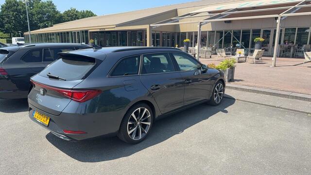 Seat LEON Sportstourer 1.5 eTSI 150pk FR Business Intense DSG / Navigatie / Parkeersensoren