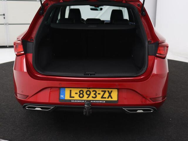 Seat LEON 1.5 TSI FR Business Intense | Trekhaak | Carplay | Adaptive cruise | Navigatie | Sportstoelen | Camera | Dodehoek detectie | Parkeerhulp | DAB | Full LED