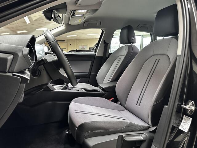 Seat LEON Sportstourer 1.0 TSI Style Business Intense /LED Koplampen! /Apple + Android /DAB+! /Lane Assist! /Navi /Climat /Adaptief Cruise /Elek. pakket /Bluetooth /Isofix /Armsteun /Regensensor /16"LMV /LED Dagrijverl. /Mistlampen /Dakrails.