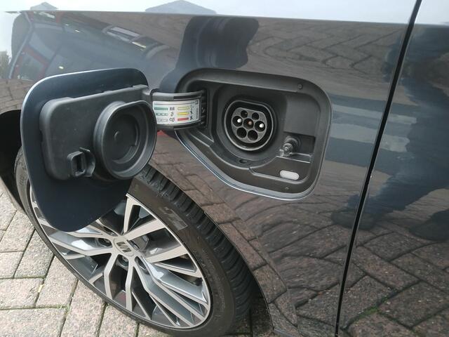 Seat LEON 1.4 TSI eHybrid PHEV Xperience Business Intense + Panoramadak + 18 inch + Camera + Trekhaak, etc. etc.