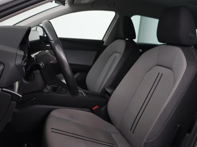 Seat LEON 1.0 TSI Style Business Intense | Trekhaak | Stoelverwarming | Carplay | Adaptive cruise | Stuurverwarming | Keyless | Camera | Navigatie | Full LED | Park Assist | Digital Cockpit