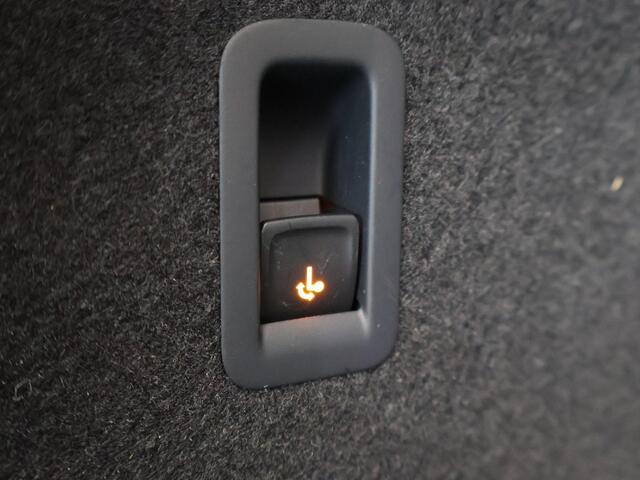 Seat LEON 1.0 TSI STYLE INTENSE + WEGKL. TREKHAAK | VIRTUAL COCKPIT | CAMERA | STOELVERW. | NAVIGATIE | CARPLAY