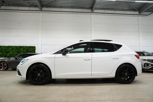 Seat LEON 1.5 TSI FR Black Matt DSG * Pano - Virtual - 18" - App - LED *