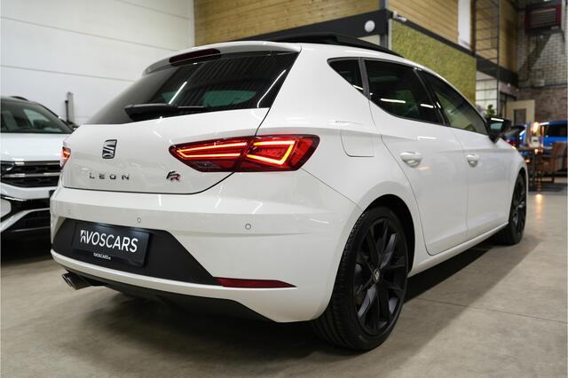 Seat LEON 1.5 TSI FR Black Matt DSG * Pano - Virtual - 18" - App - LED *