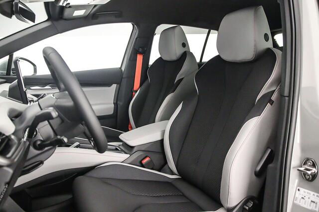 Skoda Elroq Business Edition 286pk Automaat Trekhaak, Adaptive cruise control, Stuurwiel verwarmd, Navigatie, Elektrische achterklep, Achteruitrijcamera, Stoelverwarming, LED matrix koplampen