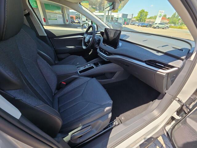 Skoda Elroq Business Edition Tour Elektromotor 210 kW / 286 PK | 20'' Lichtmetalen Velgen | Trekhaak Wegklapbaar | 1500,- inruilvoordeel!!