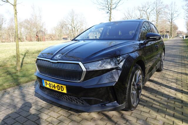 Skoda Enyaq iV 80 First Edition High | Leer | Panorama dak | Cruise control | Elektrisch verstelbare stoelen met geheugen | Stoelverwarming |