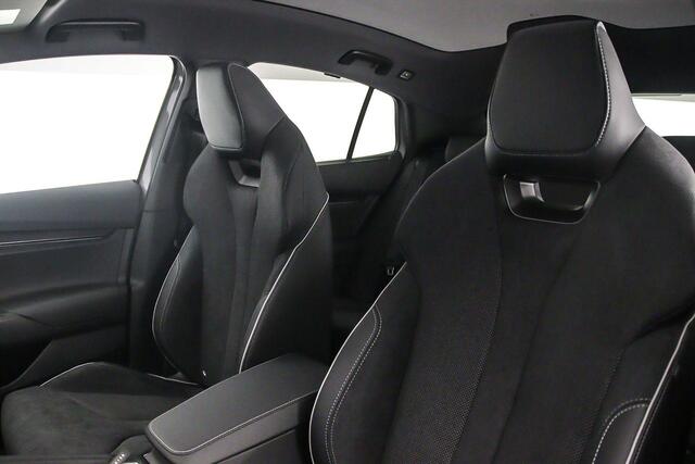 Skoda Enyaq iV Coupé 60 Sportline 204pk Automaat Adaptive cruise control, Achteruitrijcamera, Panoramadak, Navigatie, Stuurwiel verwarmd, Stoelverwarming, LED matrix koplampen, Parkeersensoren