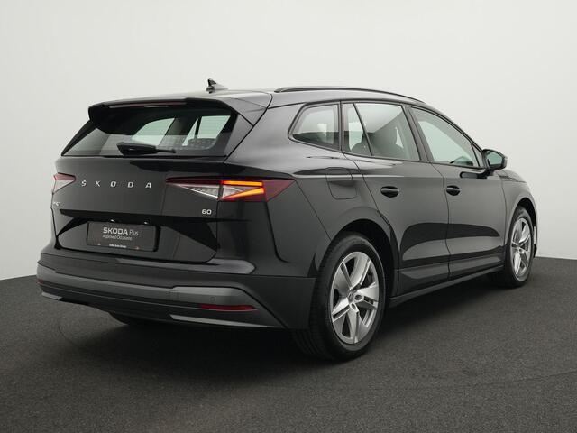 Skoda Enyaq iV 60 180 pk Selection | Achteruitrijcamera | LED koplampen | Standkachel | Adaptive Cruise Control | 19 inch