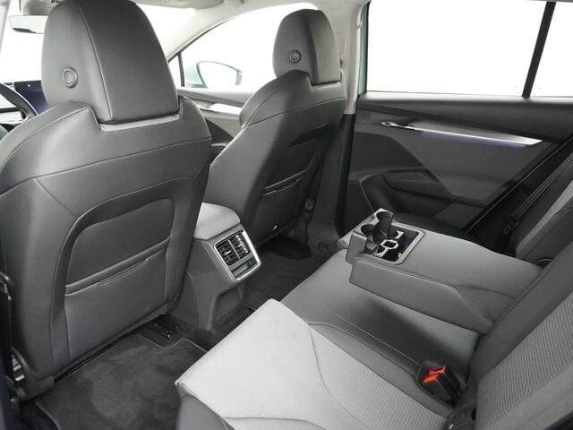 Skoda Enyaq iV 60 180PK Apple Carplay Android NaviCamera 20" Matrix-Led Pdc-a+v Ecc Lmv Parkeerpakket Stoel+Stuurverwarming Comfortpakket Sportpakket Lichtpakket Dab Keyless advanced Bluetooth Cruise ControlRijstrooksensor Connected services Privacy Glas 1e Eigenaar Nie