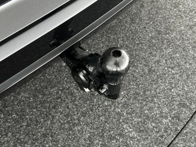 Skoda Enyaq iV 80 204pk Founders Edition Black 204pk Warmtepomp Leder Trekhaak 360Camera Massage Panoramadak Navigatie