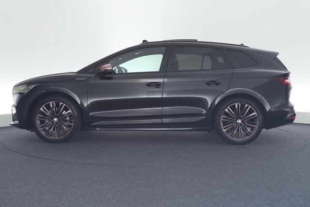 Skoda Enyaq iV 80 204pk Founders Edition Black 204pk Warmtepomp Leder Trekhaak 360Camera Massage Panoramadak Navigatie