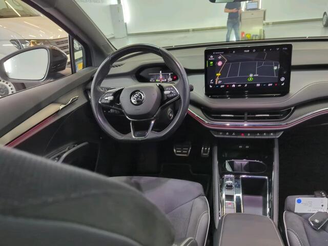 Skoda Enyaq iV 60 Sportline / CAMERA/ PARK. SENSOREN/ CRYSTAL LIGHTING/ ELEK. ACHTERKLEP/ GETINT GLAS/ 20" LMV