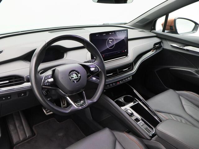Skoda Enyaq iV 80 Founders Edition Black 204 Pk | 360° Camera | Panorama Dak | Trekhaak | Carplay | Full LED | Elektrische Achterklep | 21 Inch