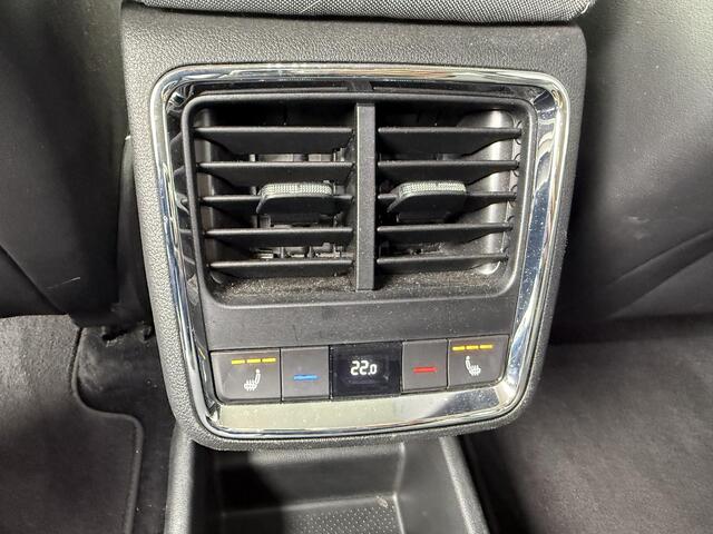 Skoda Enyaq iV 80 Limited Edition Plus 205 Pk | Trekhaak | Camera | Carplay | Parkeersensoren | Adaptive Cruise | Elektrische Stoel | Elektrische Achterklep | LED | Stoel Verwarming | 19 Inch